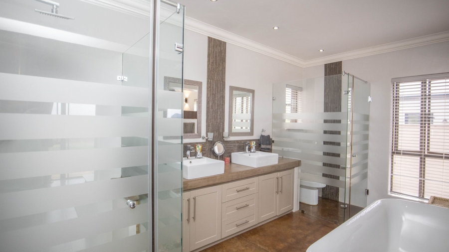 To Let 3 Bedroom Property for Rent in The Coves North West